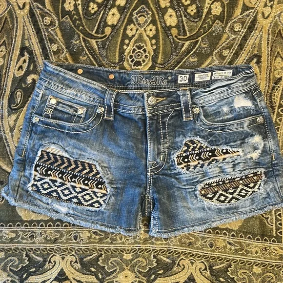Miss Me 30 NWOT Signature Blue Distressed Denim Shorts - Picture 7 of 16